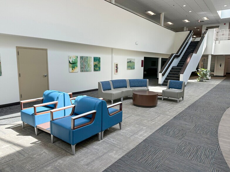 More Photos Of 1005 Pennsylvania Ave, Ottumwa Office For Sale