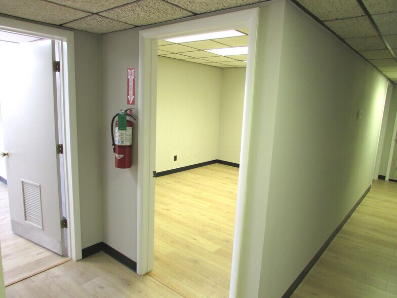 More Photos Of 1907 N 11th St, Muskogee Office For Sale
