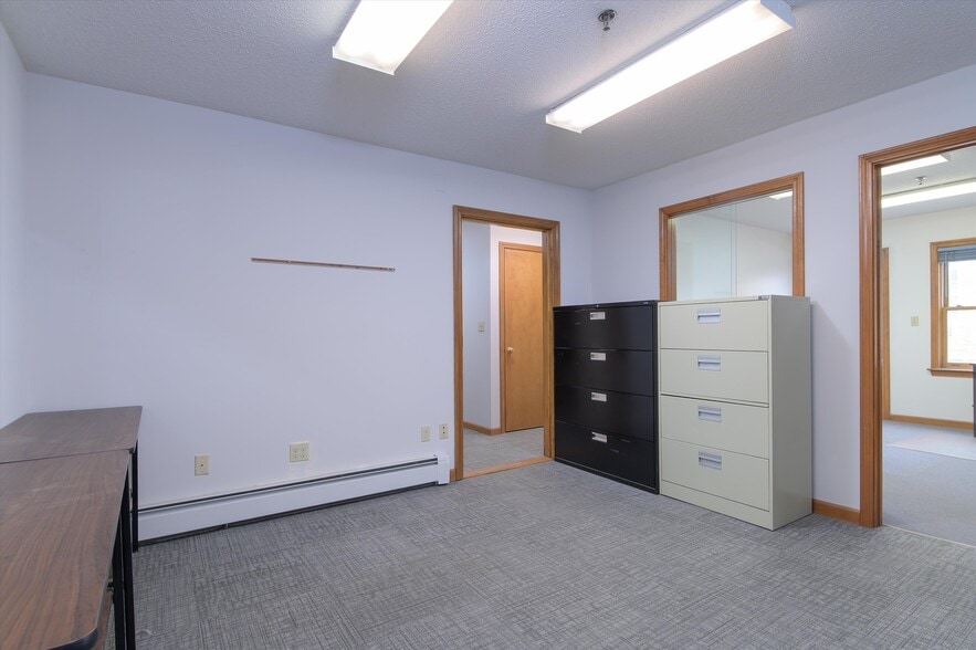 More Photos Of 156 Main St, Ludlow Office For Sale