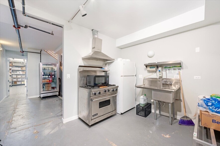 More Photos Of 7322 Madison Ave, Forest Park Storefront Retail Residential For Sale