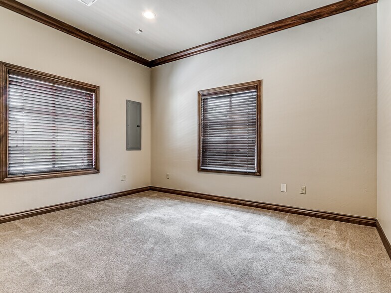 More Photos Of 2929 NW 156th St, Oklahoma City Office For Lease