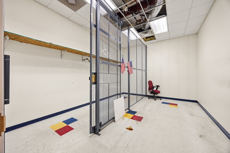 More Photos Of 501 N Main St, Wilmington Warehouse For Lease