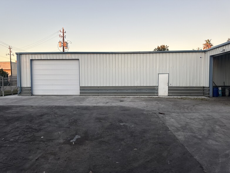 More Photos Of 4823 Winfield Rd, Houston Manufacturing For Lease