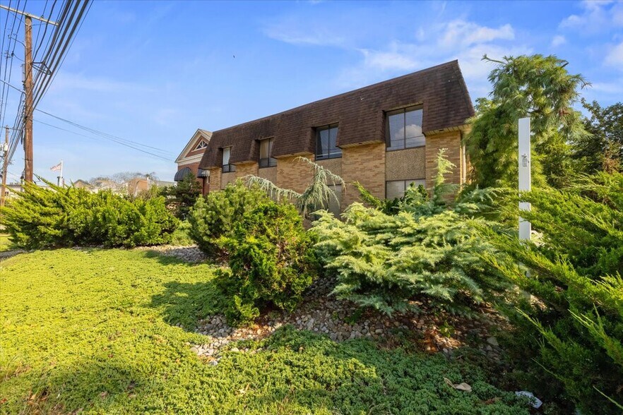 More Photos Of 24 Wyckoff Ave, Waldwick Medical For Sale