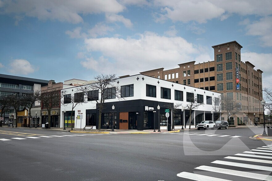 Primary Photo Of 117-123 S Main St, Royal Oak Office For Lease