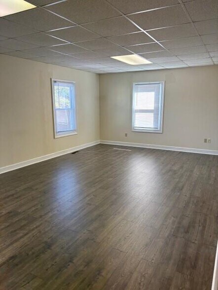 More Photos Of 1231-1249 Mall Dr, Richmond Medical For Lease