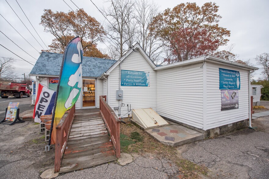 11160 Main Rd, Mattituck, NY 11952 Storefront For Sale