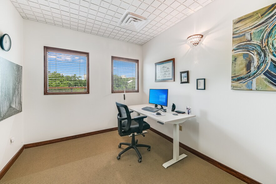 More Photos Of 3821 Juniper Trce, Austin Loft Creative Space For Sale