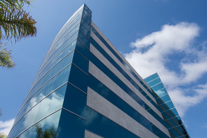 More Photos Of 1000 Town Center Dr, Oxnard Office For Lease