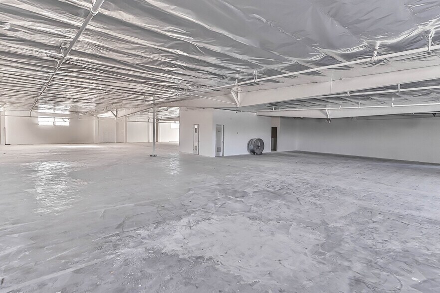 More Photos Of 7414 Bellaire Ave, North Hollywood Warehouse For Lease