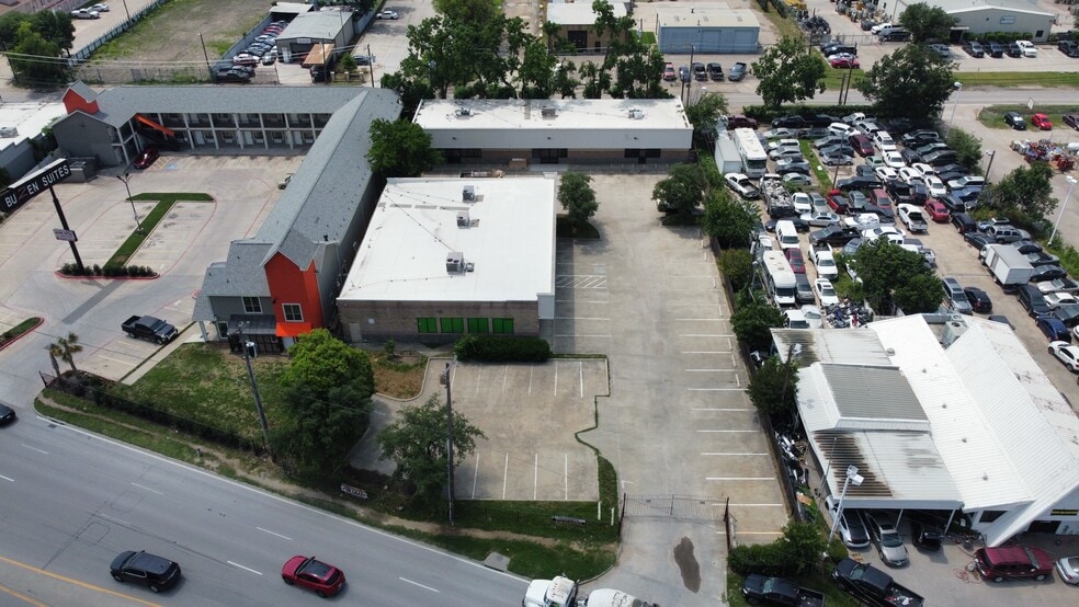 Primary Photo Of 2020 W Northwest Hwy, Dallas Freestanding For Sale