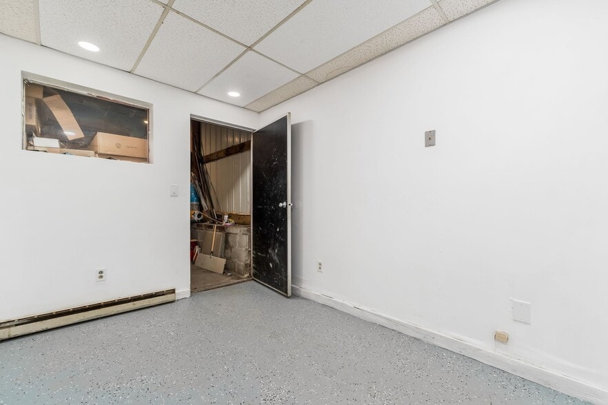 More Photos Of 545 E Main St, Lancaster Office Residential For Sale