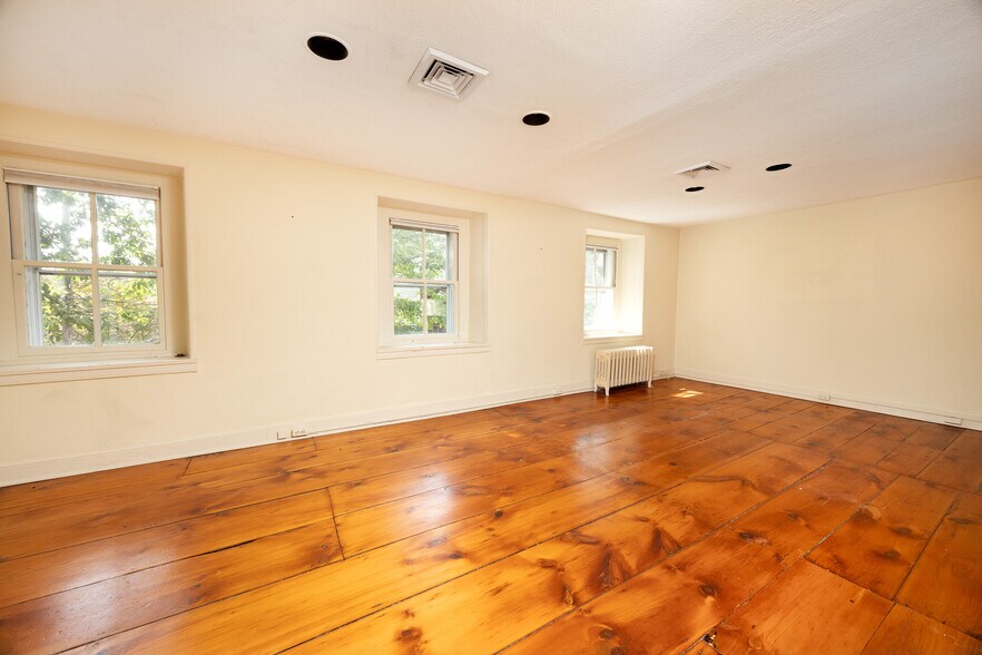 More Photos Of 69 E Oakland Ave, Doylestown Office For Sale