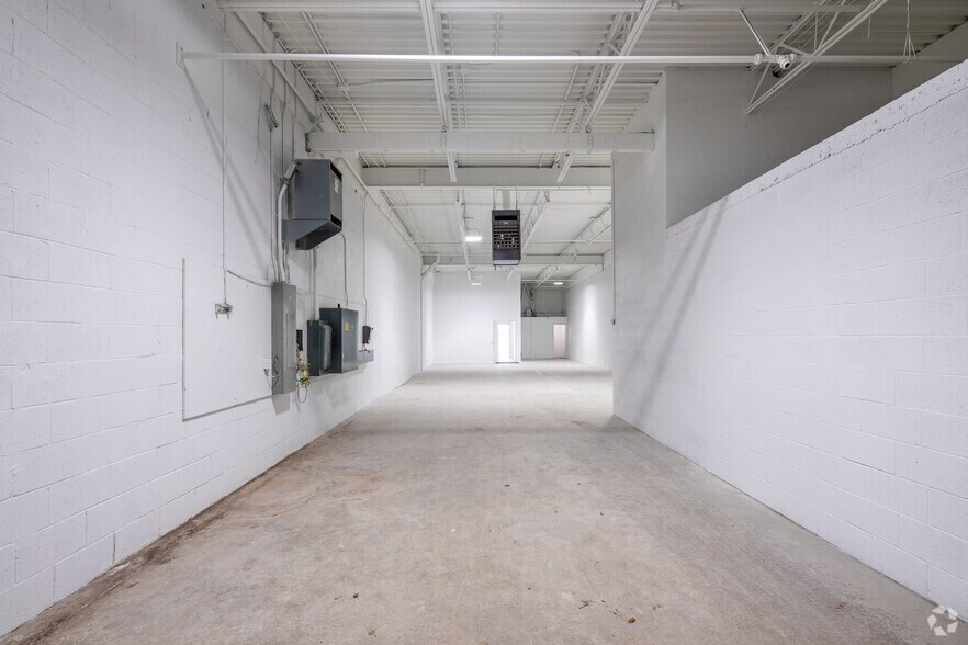 More Photos Of 1040 Martin Grove Rd, Toronto Service For Sale