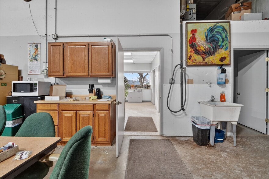 More Photos Of 808 Hicks Dr, Elburn Industrial For Sale