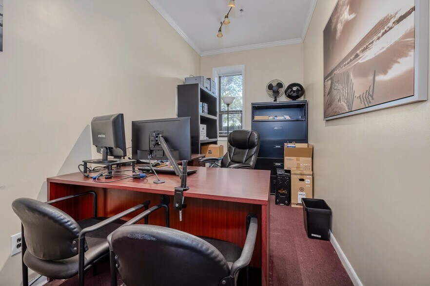 More Photos Of 1551 Kellum Pl, Mineola Office For Sale