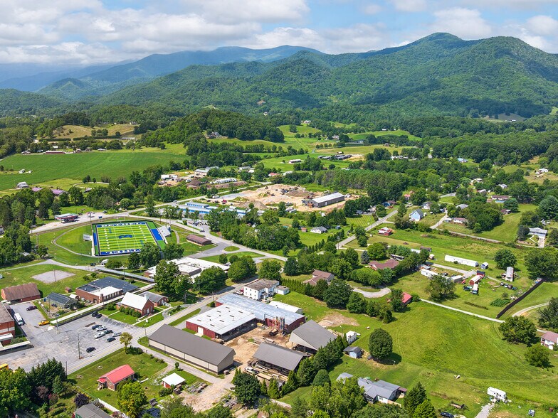 More Photos Of 635 Sonoma Rd, Waynesville Flex For Sale