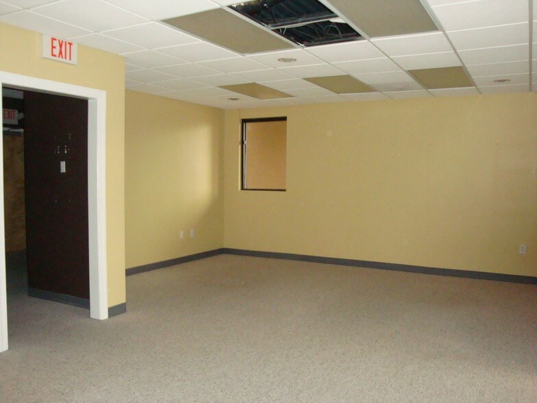 More Photos Of 862 Brawley School Rd, Mooresville Freestanding For Lease