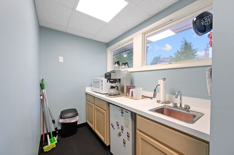 More Photos Of 71 E Hollister St, Cincinnati Medical For Lease