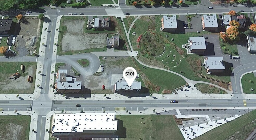 More Photos Of 5101 Rue Frontenac, Lac-Mégantic Storefront Retail Residential For Sale