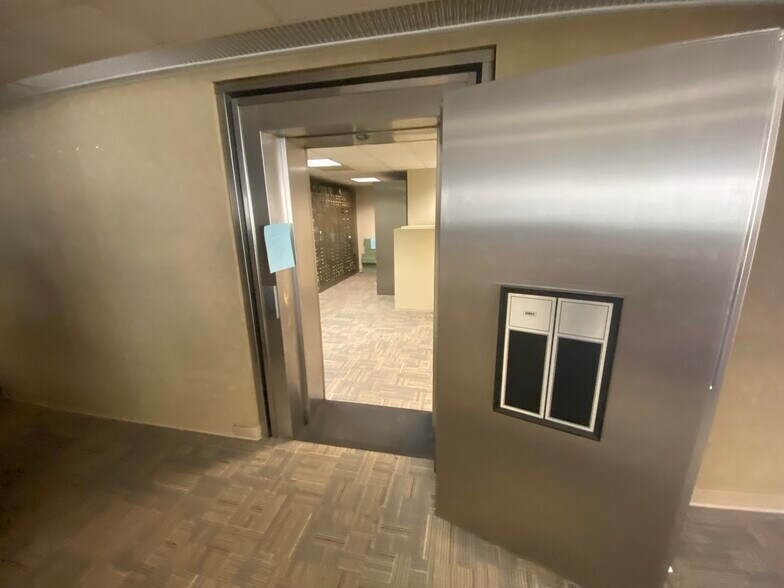 More Photos Of 400 W Tuscarawas St, Canton Office For Sale