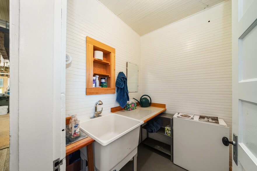 More Photos Of 12955 Highway 101 N, Nehalem General Retail For Sale