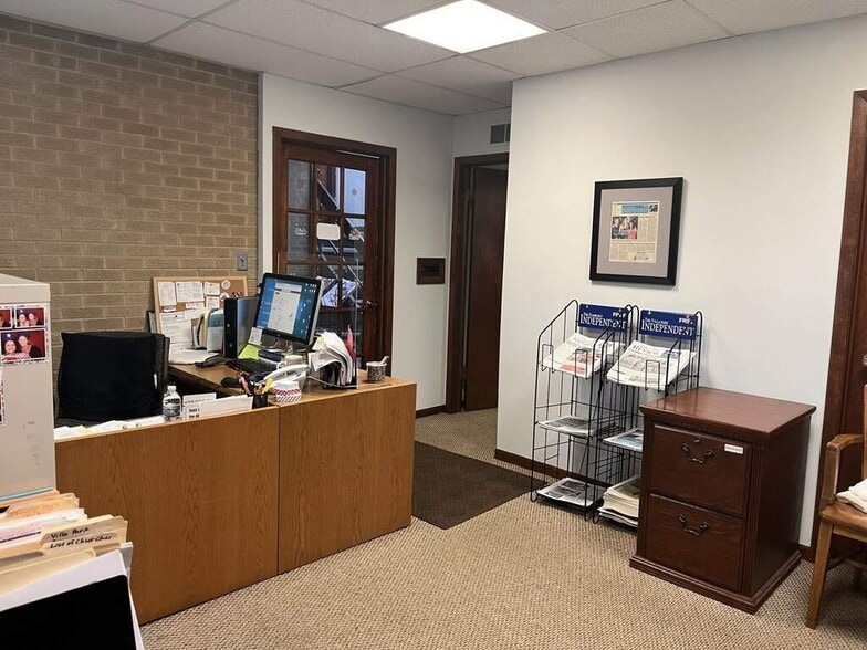 More Photos Of 240 N West Ave, Elmhurst Office For Sale