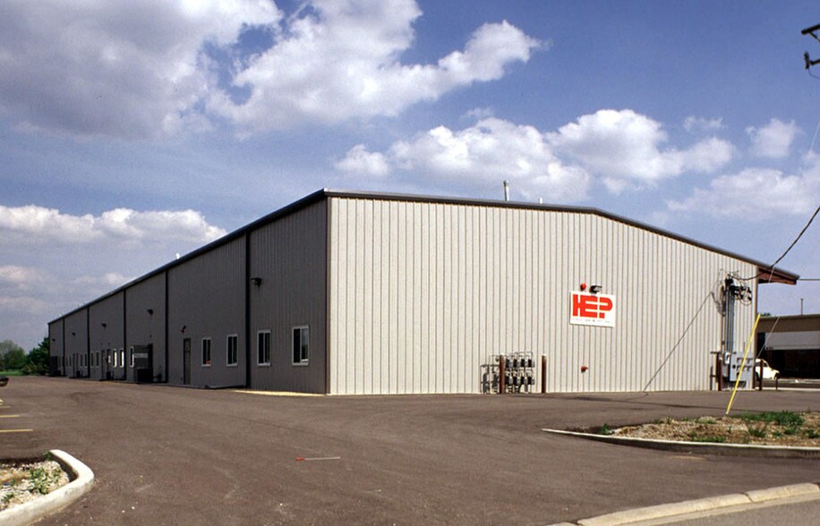 More Photos Of 189 Poplar Pl, North Aurora Warehouse For Lease