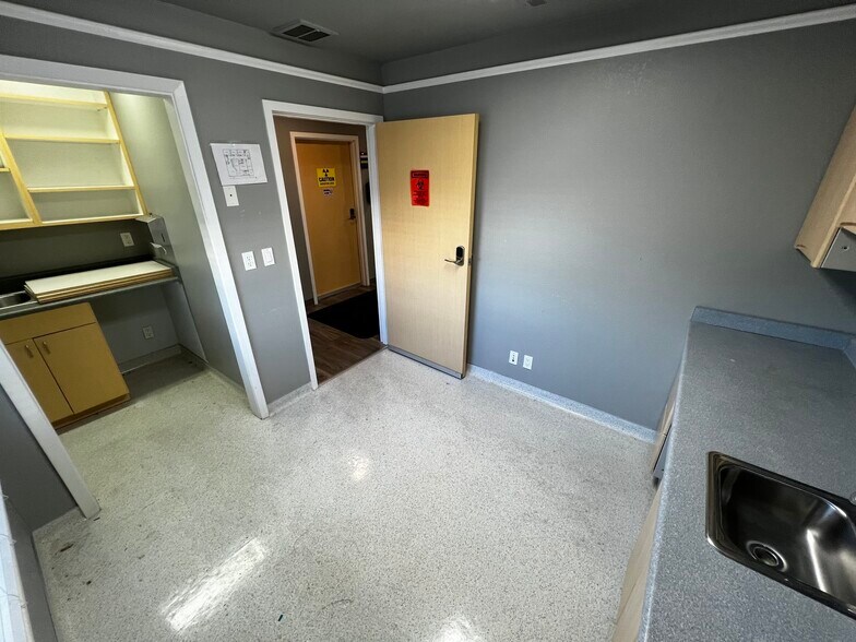 More Photos Of 1158 Court St, Redding Medical For Sale