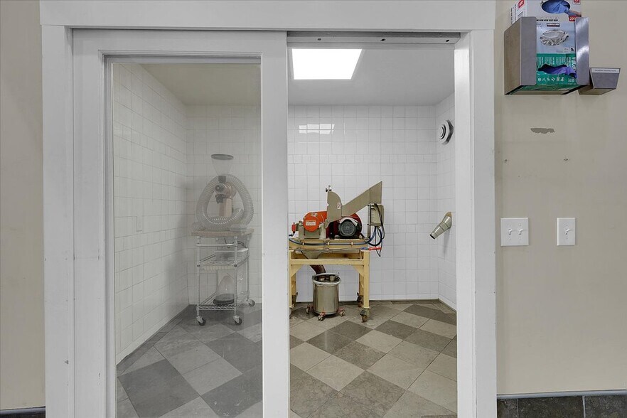 More Photos Of 228 1st St, Marysville Storefront Retail Residential For Sale