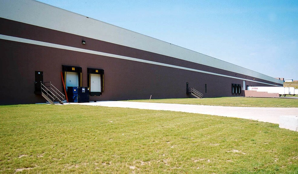 More Photos Of 2477 Edison Blvd, Twinsburg Warehouse For Lease