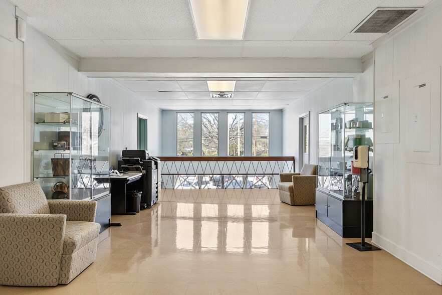 More Photos Of 1901 Westwood Ave, Richmond Warehouse For Sale