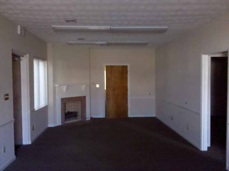 More Photos Of 300 W Broome St, Lagrange Office For Sale