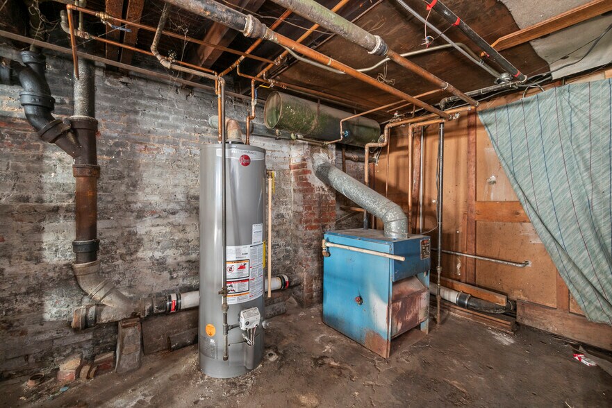 More Photos Of 2541 St Paul St, Baltimore Office For Sale