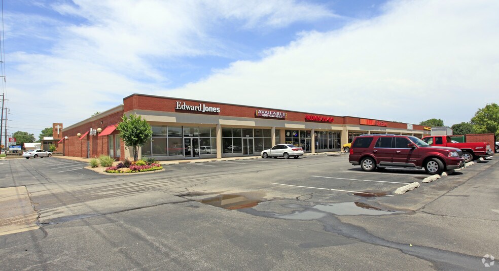 More Photos Of 2310-2320 W Owen K Garriott Rd, Enid Storefront For Lease