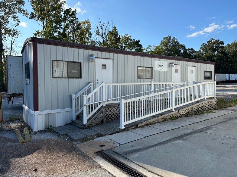More Photos Of 8271 Brock Bridge Rd, Laurel Warehouse For Lease