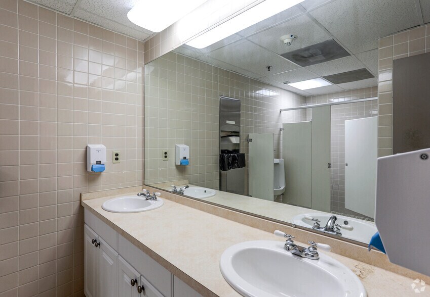 More Photos Of 16500 W 12 Mile Rd, Southfield Office For Lease