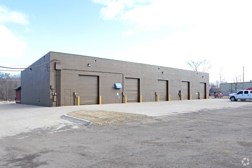 More Photos Of 10113-10115 Marine City Hwy, Ira Township Showroom For Lease
