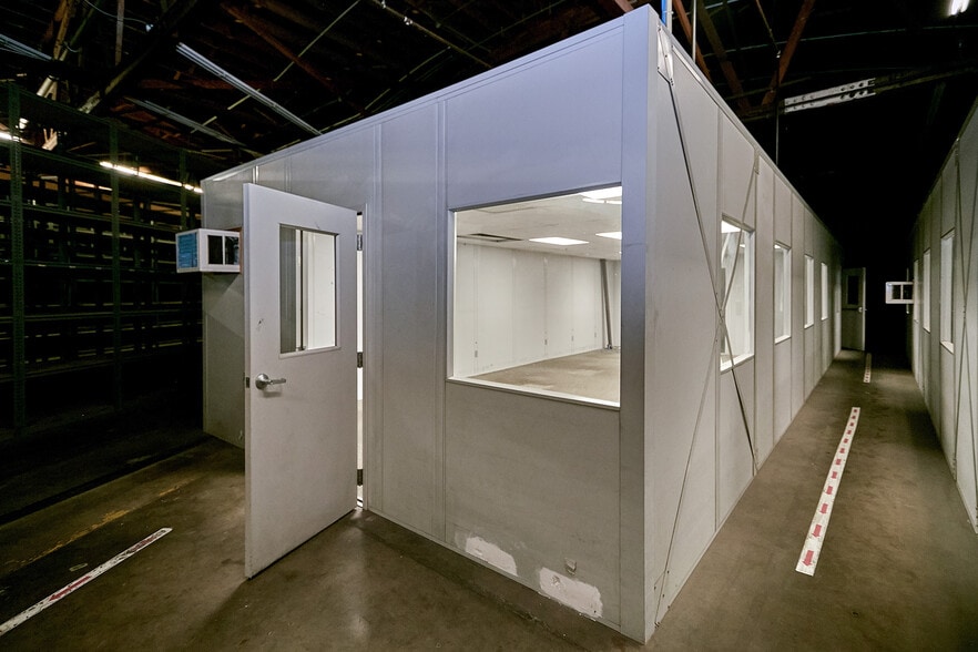 More Photos Of 5300 Harbor St, Commerce Warehouse For Lease