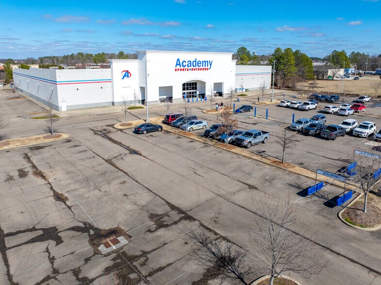 More Photos Of 160 Hollywood Blvd, Starkville Freestanding For Sale