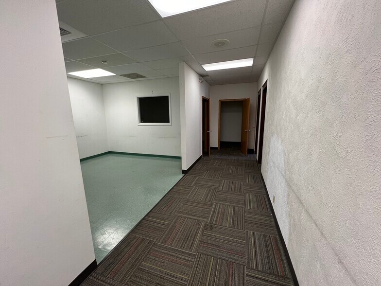 More Photos Of 2305 W Altorfer Rd, Peoria Light Manufacturing For Lease