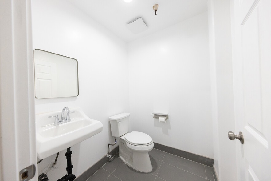 More Photos Of 7200-7240 Adams St & Texaco Ave, Paramount Warehouse For Sale