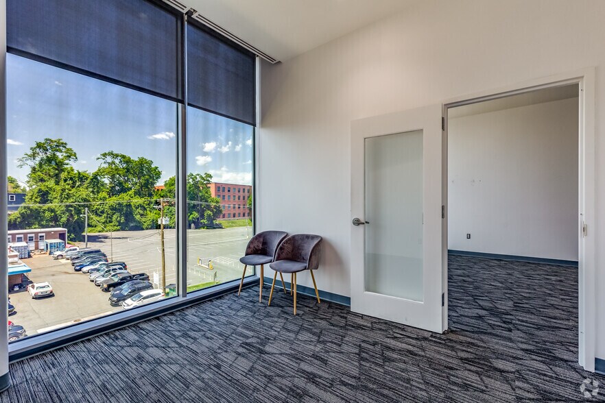 More Photos Of 12358 Parklawn Dr, North Bethesda Office For Lease