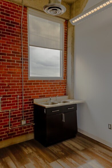 More Photos Of 500 W Overland Ave, El Paso Office For Lease