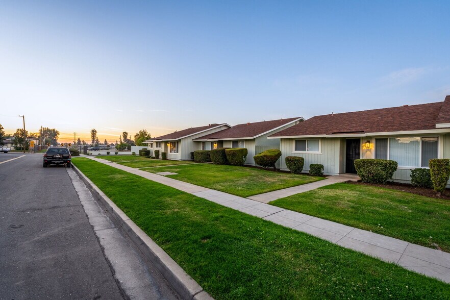 More Photos Of 3789 E Hampton Way, Fresno Apartments For Sale