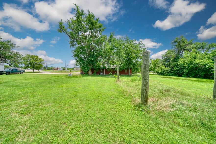 More Photos Of 4180 Koppe Bridge Rd, College Station Office For Sale