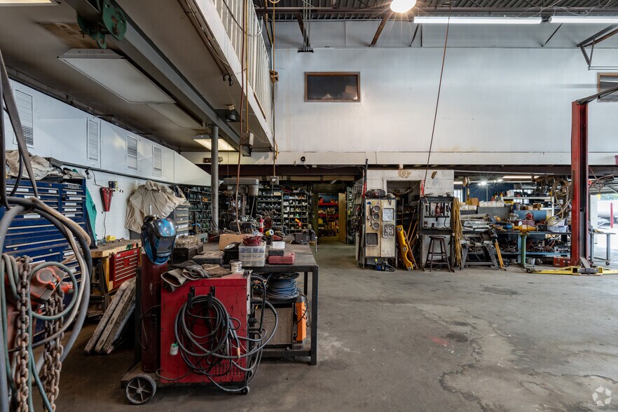 More Photos Of 49260 Van Dyke Ave, Shelby Township Warehouse For Sale
