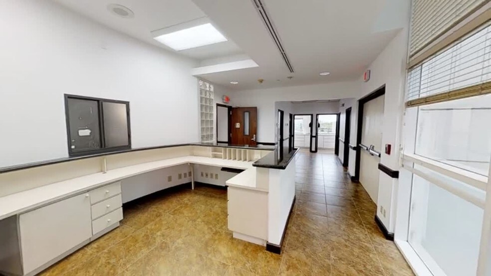 Primary Photo Of 3181 Coral Way, Miami Medical For Lease