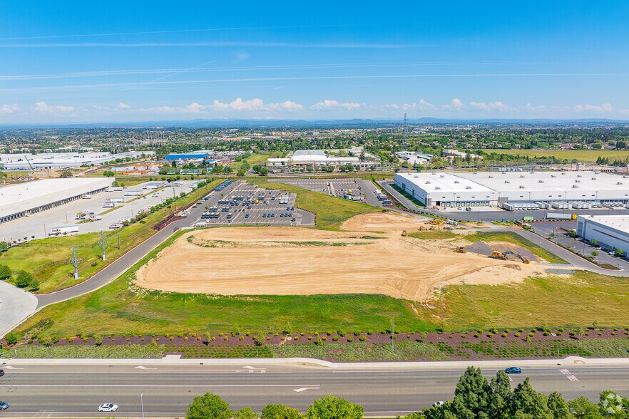 More Photos Of Foothills Blvd, Roseville Distribution For Lease