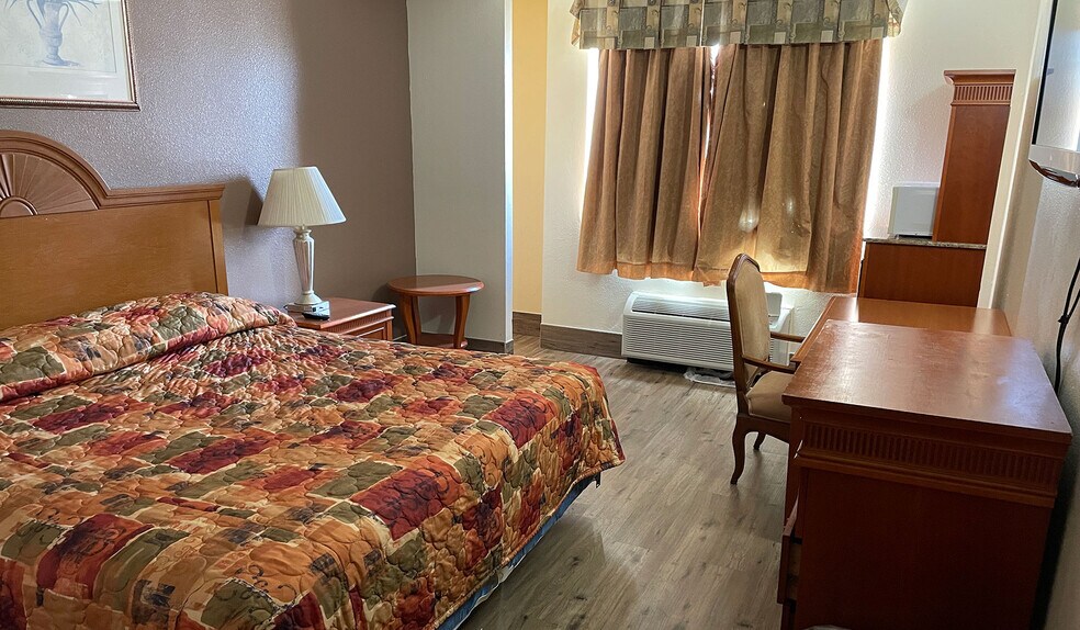 More Photos Of 12500 North Fwy, Houston Hotel For Sale